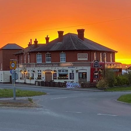 Stonehenge Inn & Shepherd'S Huts Эймсбери Экстерьер фото