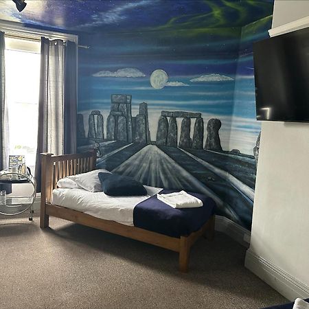 Stonehenge Inn & Shepherd'S Huts Bulford Экстерьер фото
