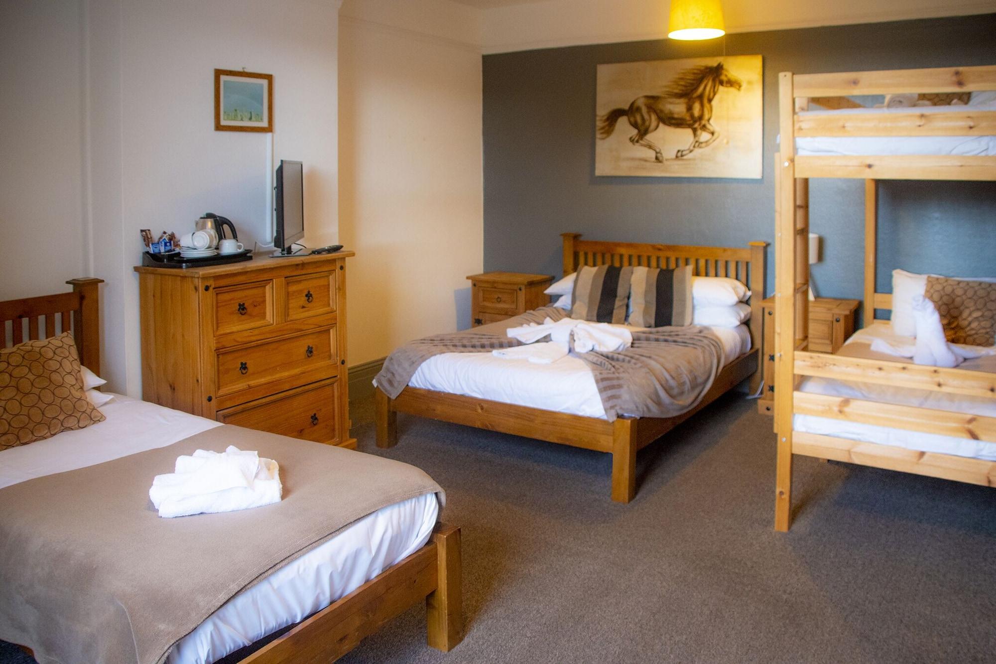 Stonehenge Inn & Shepherd'S Huts Bulford Экстерьер фото