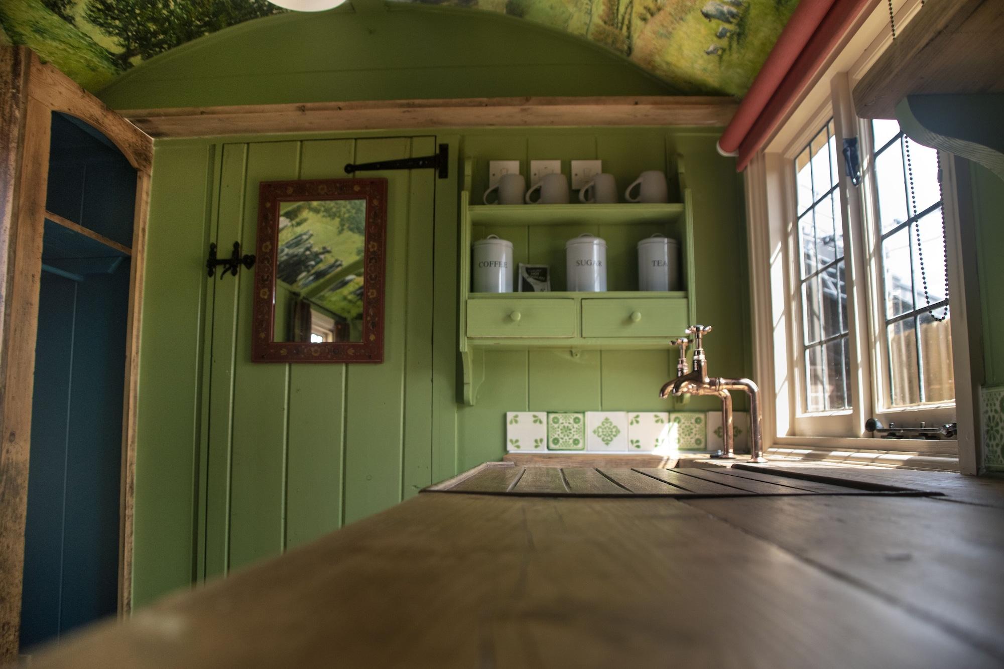 Stonehenge Inn & Shepherd'S Huts Bulford Экстерьер фото