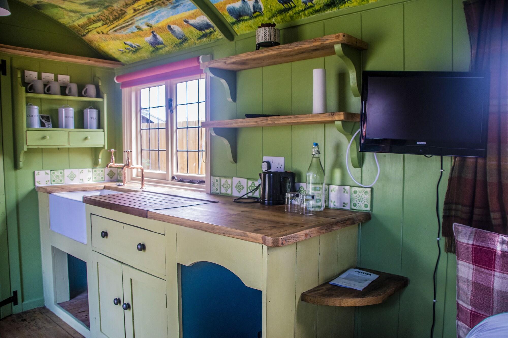 Stonehenge Inn & Shepherd'S Huts Bulford Экстерьер фото