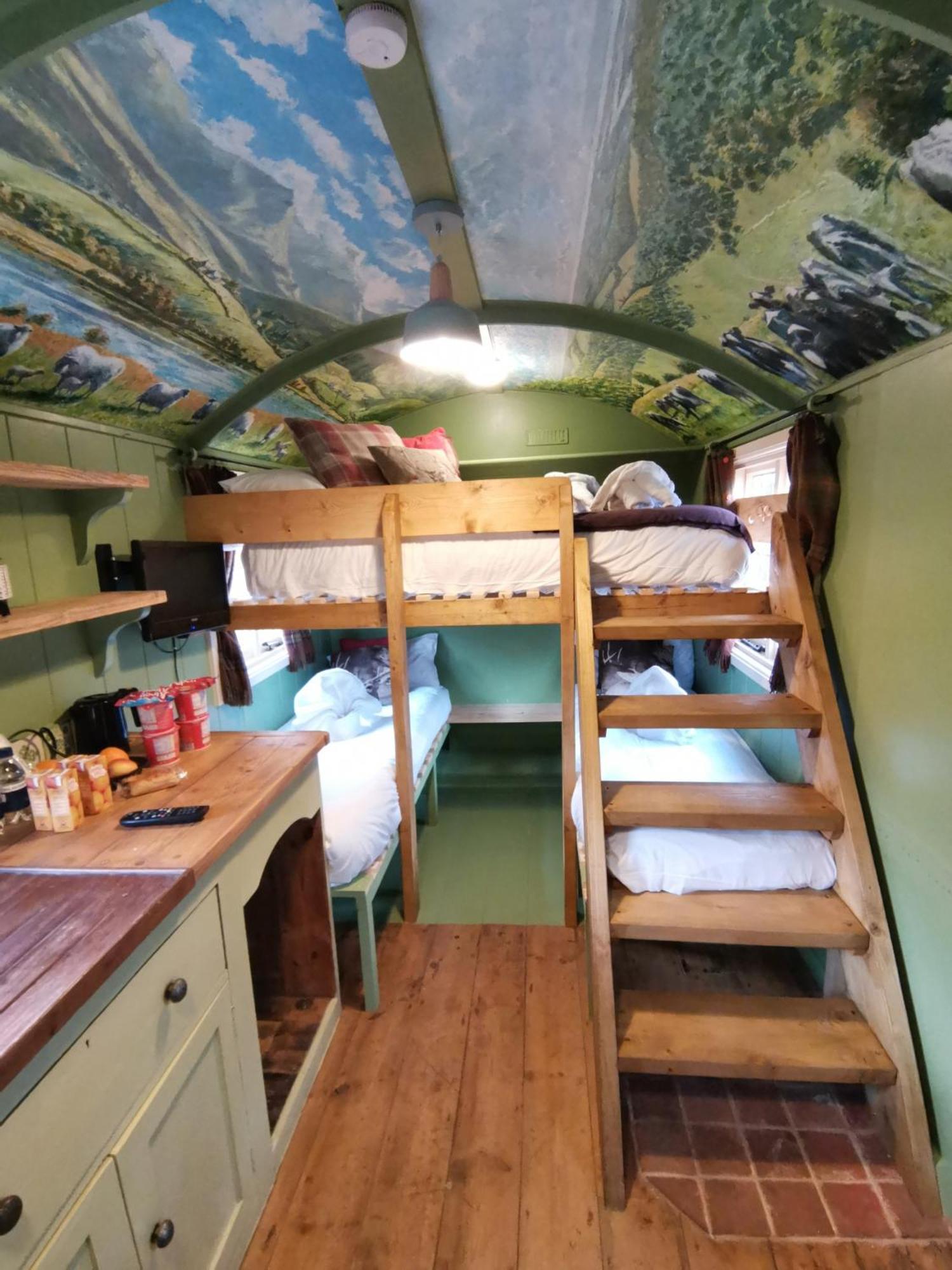 Stonehenge Inn & Shepherd'S Huts Bulford Номер фото