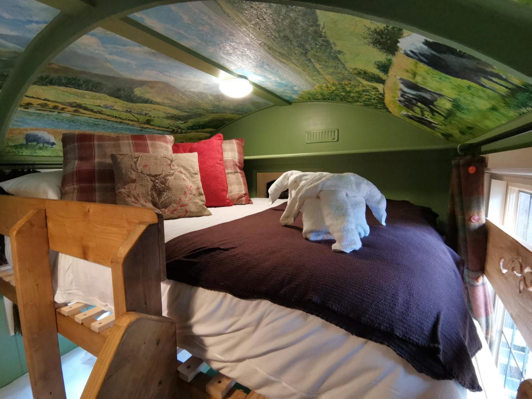 Stonehenge Inn & Shepherd'S Huts Bulford Номер фото