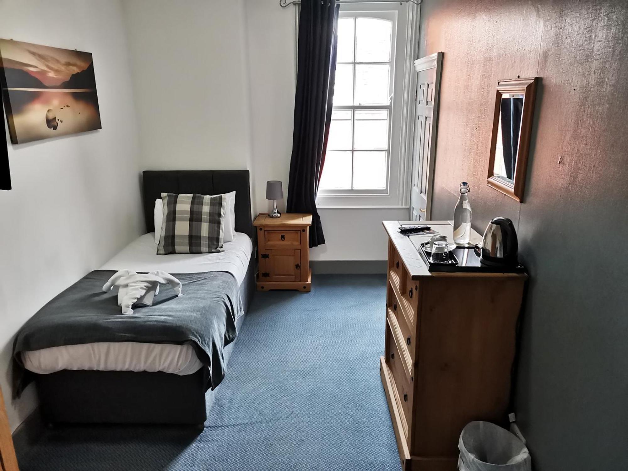 Stonehenge Inn & Shepherd'S Huts Bulford Номер фото