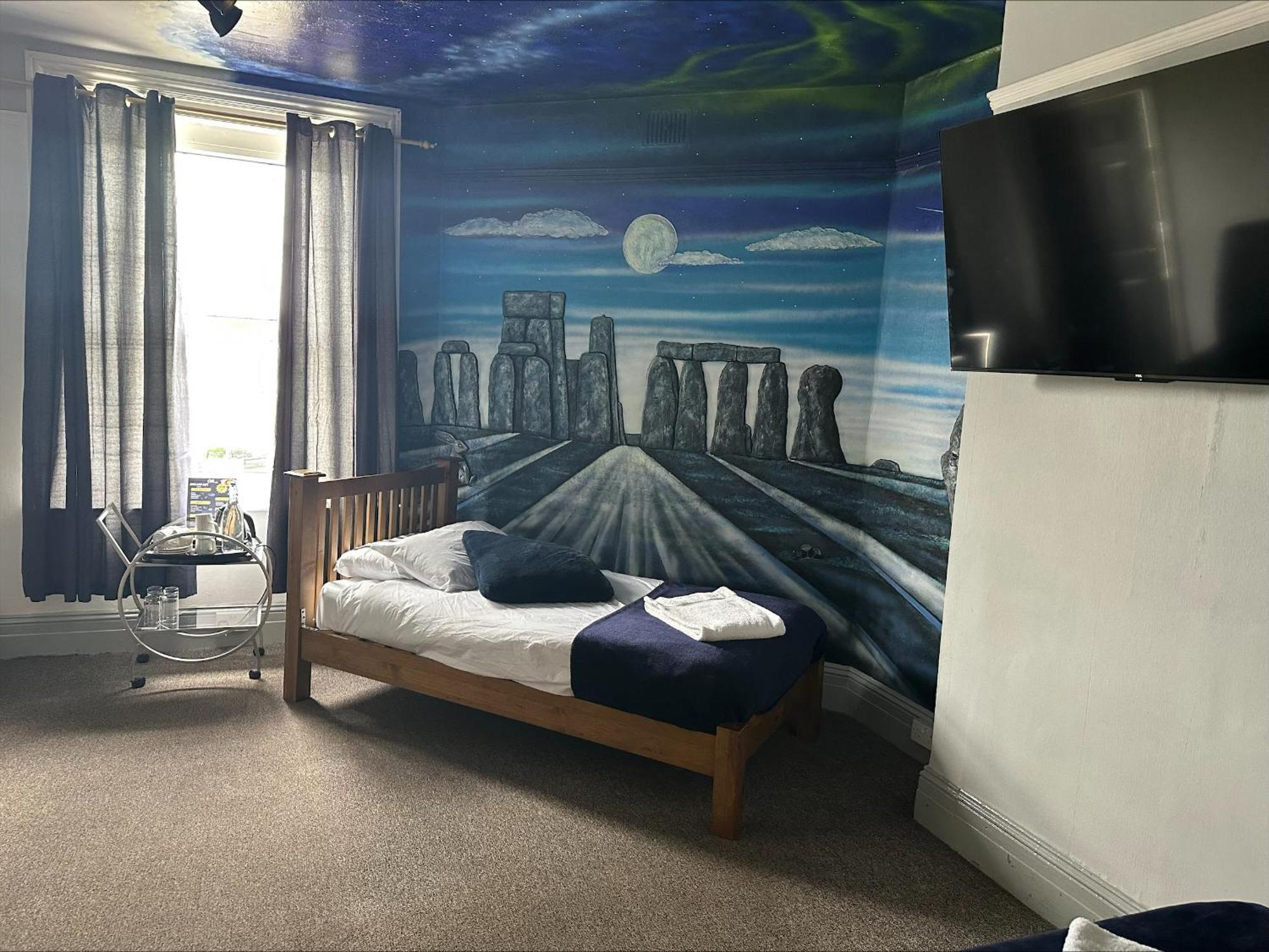 Stonehenge Inn & Shepherd'S Huts Bulford Экстерьер фото