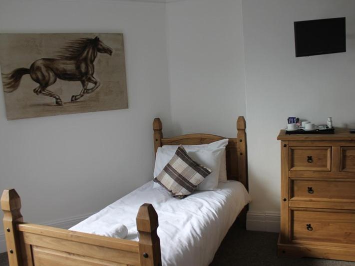 Stonehenge Inn & Shepherd'S Huts Bulford Экстерьер фото